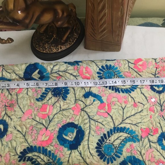 Hand embroidered multicoloured phulkari stole - Picture 3 of 5